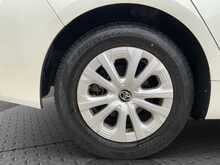 Toyota Prius S - U8373