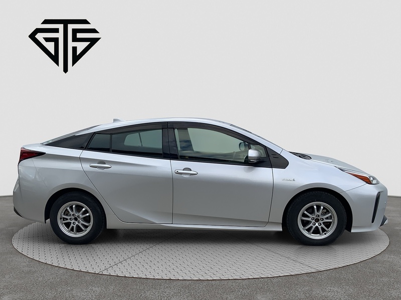 Toyota Prius S - U8375