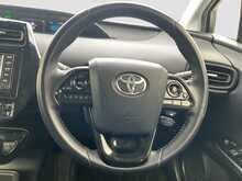 Toyota Prius S - U8375