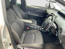 Toyota Prius S - U8375