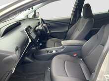 Toyota Prius S - U8375