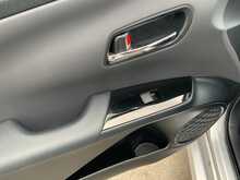 Toyota Prius S - U8375