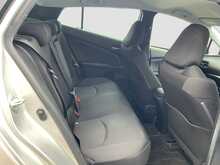 Toyota Prius S - U8375