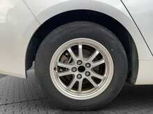 Toyota Prius S - U8375