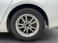 Toyota Prius S - U8375