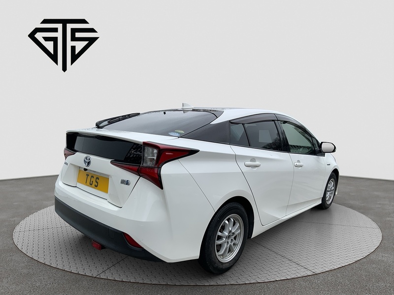 Toyota Prius S - U8376