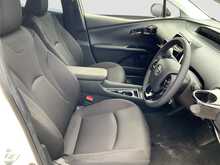 Toyota Prius S - U8376