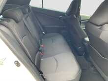 Toyota Prius S - U8376