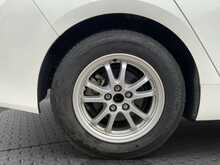 Toyota Prius S - U8376