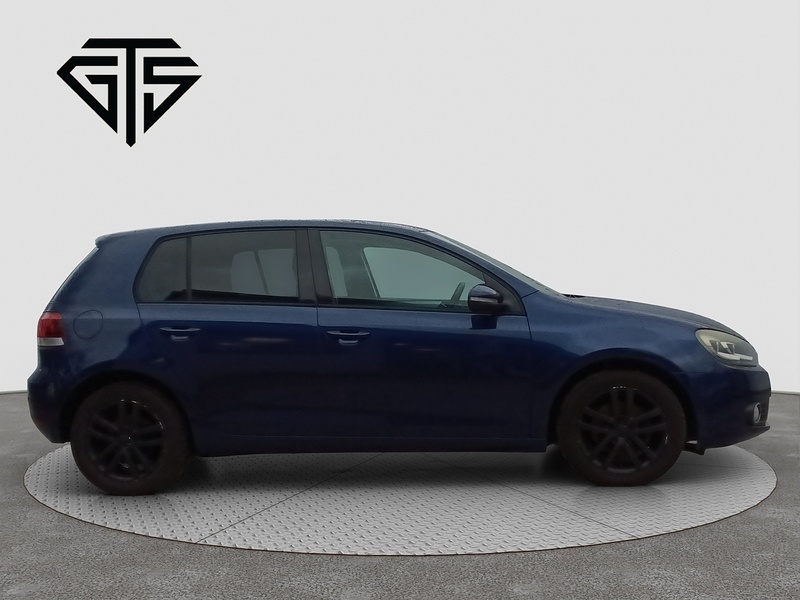 Volkswagen Golf  - U8404