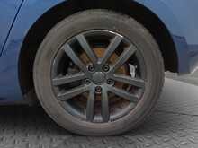 Volkswagen Golf  - U8404