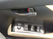 Toyota Alphard Hybrid X - U8409