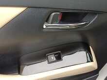 Toyota Alphard Hybrid X - U8409