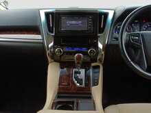 Toyota Alphard Hybrid X - U8409