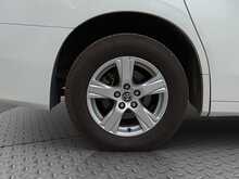 Toyota Alphard Hybrid X - U8409