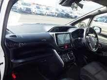 Toyota Voxy Hybrid ZS Kirameki2 - U8410