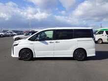 Toyota Voxy Hybrid ZS Kirameki2 - U8410