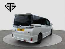 Toyota Voxy Hybrid ZS Kirameki2 - U8410