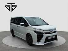 Toyota Voxy Hybrid ZS Kirameki2 - U8410