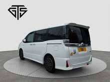 Toyota Voxy Hybrid ZS Kirameki2 - U8410