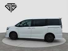 Toyota Voxy Hybrid ZS Kirameki2 - U8410