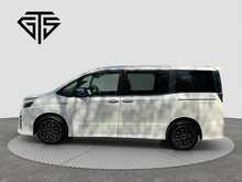 Toyota Voxy Hybrid ZS Kirameki2 - U8410
