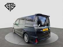 Toyota Voxy Hybrid ZS Kirameki2 - U8412