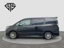 Toyota Voxy Hybrid ZS Kirameki2 - U8412