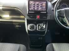 Toyota Voxy Hybrid ZS Kirameki2 - U8412