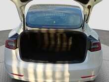 Tesla Model 3 Long Range - U8433