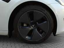 Tesla Model 3 Long Range - U8433