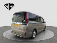 Toyota Noah Hybrid X - U8457