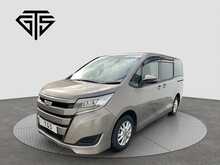 Toyota Noah Hybrid X - U8457