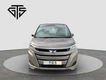 Toyota Noah Hybrid X - U8457