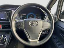 Toyota Noah Hybrid X - U8457