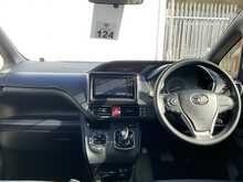 Toyota Noah Hybrid X - U8457