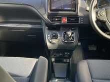 Toyota Noah Hybrid X - U8457