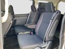 Toyota Noah Hybrid X - U8457
