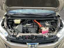 Toyota Noah Hybrid X - U8457