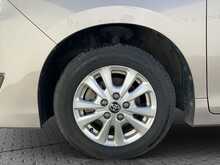 Toyota Noah Hybrid X - U8457