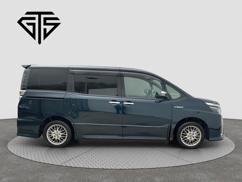 Toyota Voxy Hybrid ZS Kirameki2 - U8460