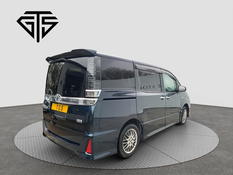 Toyota Voxy Hybrid ZS Kirameki2 - U8460