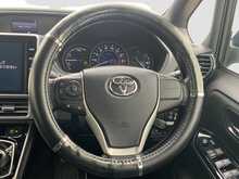 Toyota Voxy Hybrid ZS Kirameki2 - U8460