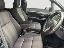 Toyota Voxy Hybrid ZS Kirameki2 - U8460