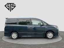 Toyota Voxy Hybrid ZS Kirameki2 - U8460
