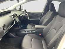 Toyota Prius S - U8465