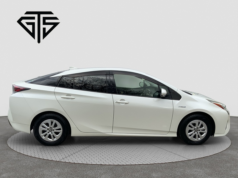Toyota Prius S - U8469