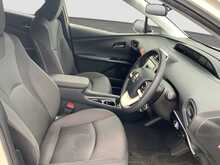 Toyota Prius S - U8469