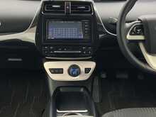 Toyota Prius S - U8469