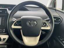 Toyota Prius S Touring-Selection - U8472